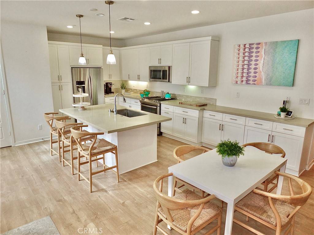 Lake Forest, CA 92630,69 Prominence