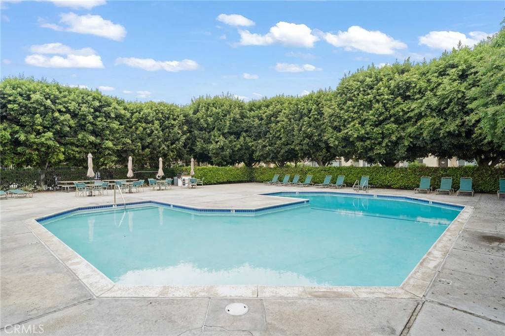 Fountain Valley, CA 92708,15890 Camo Bluff