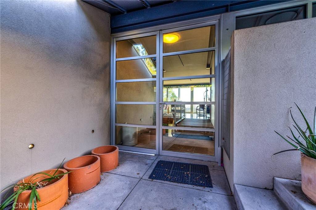 Los Angeles, CA 90027,4022 Braeburn WAY