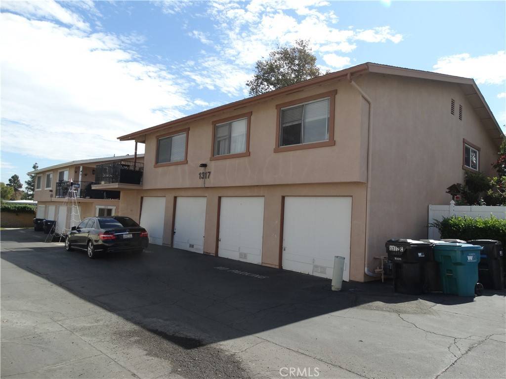 Corona, CA 92882,1317 Via Santiago