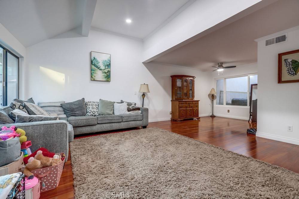 Cypress, CA 90630,9678 Walker CT