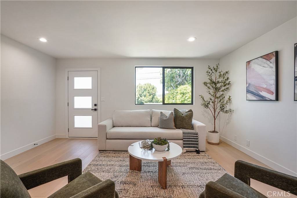 Los Angeles, CA 90065,3560 Lavell