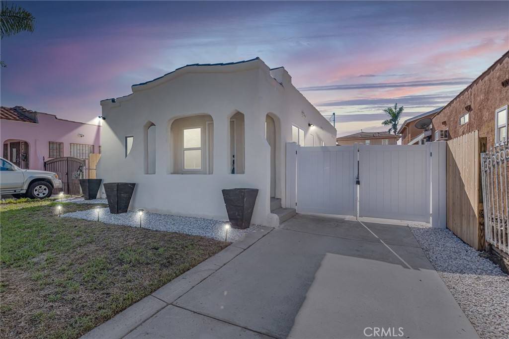 Los Angeles, CA 90044,622 W 99th