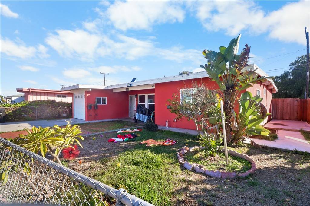 Compton, CA 90220,1718 W 166th St