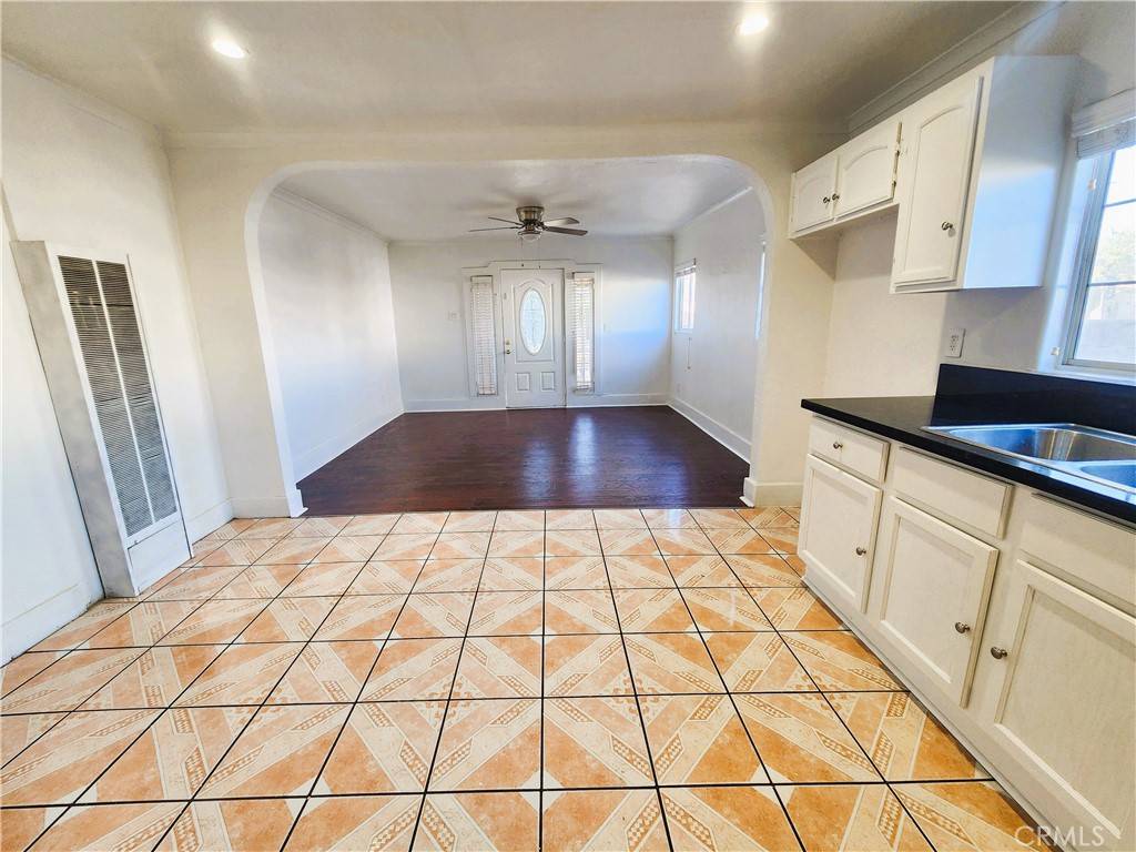 Los Angeles, CA 90044,1210 W Manchester Ave