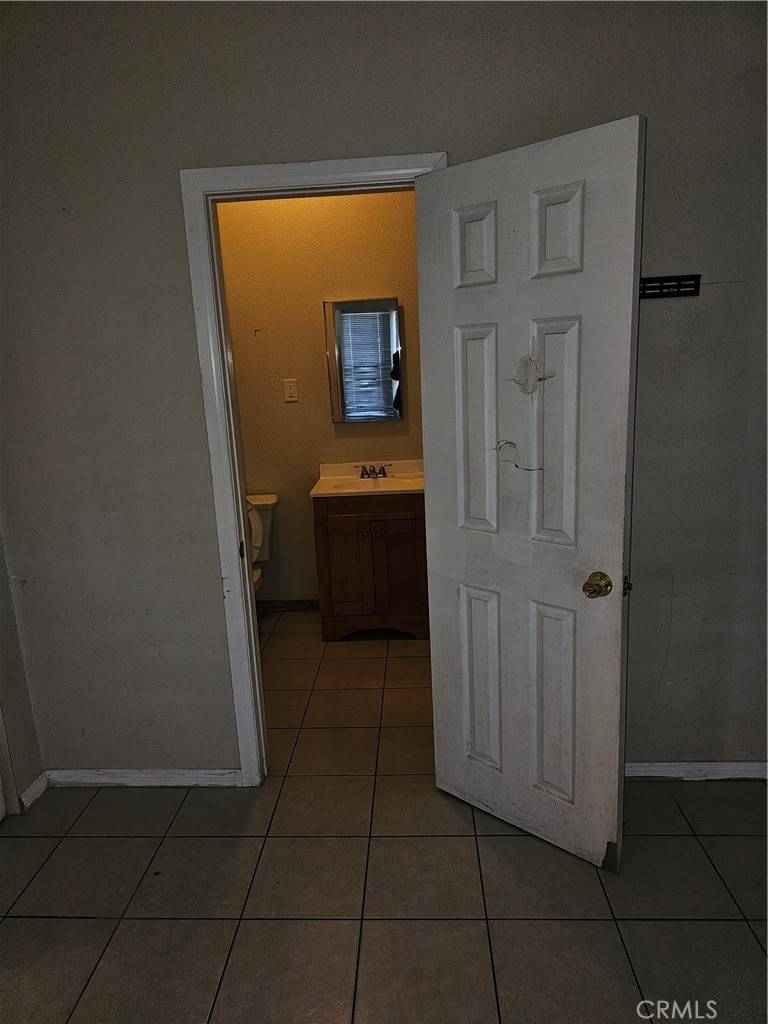 Los Angeles, CA 90003,210 85th place