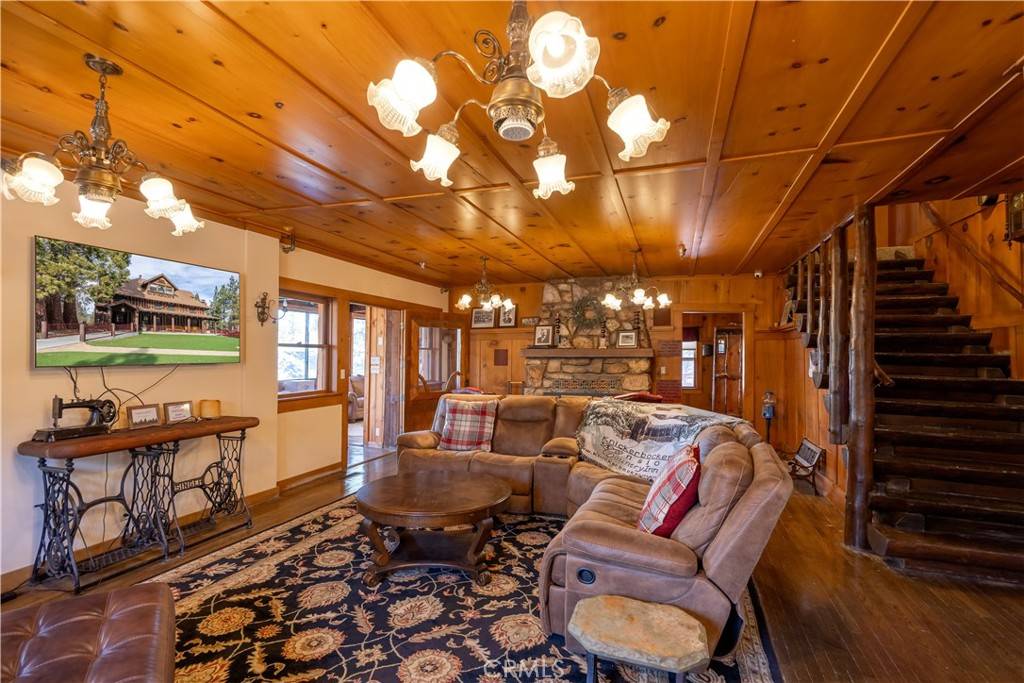 Big Bear Lake, CA 92315,869 Knickerbocker RD