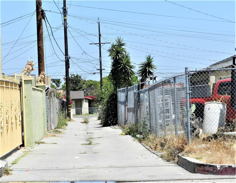 Wilmington, CA 90744,1327 Arabic ST