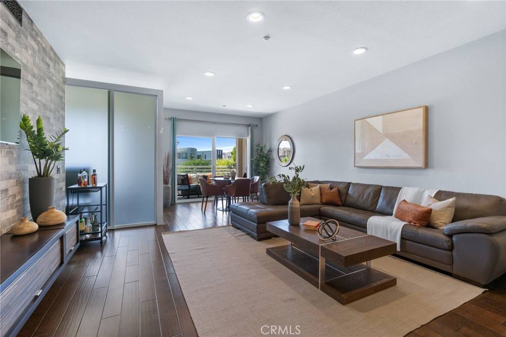 Hawthorne, CA 90250,13126 Union AVE #203