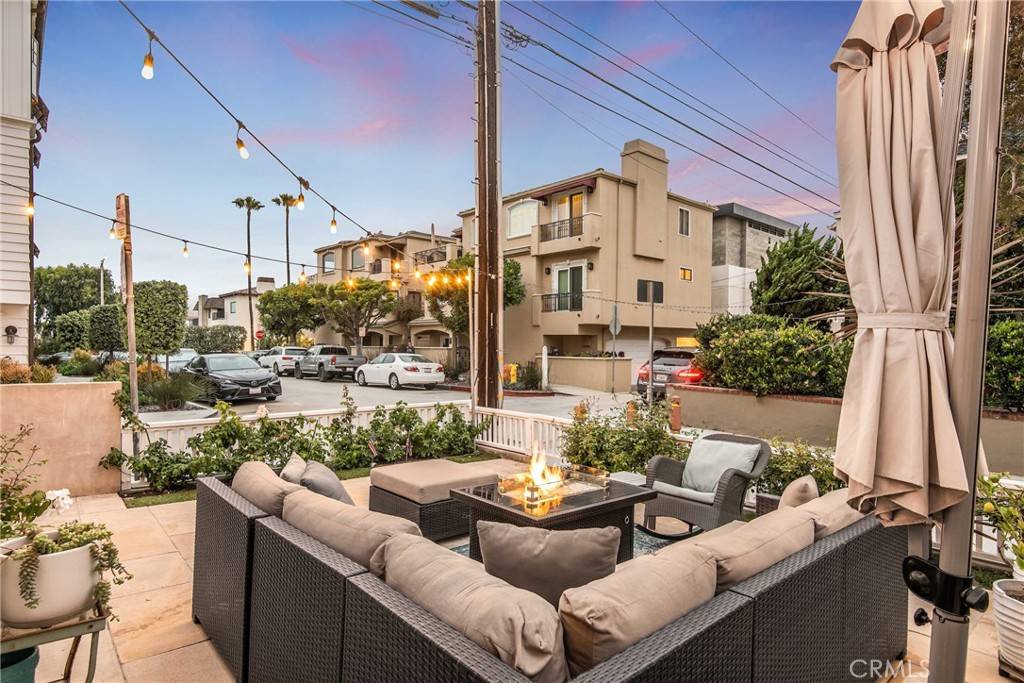 Manhattan Beach, CA 90266,316 7th ST