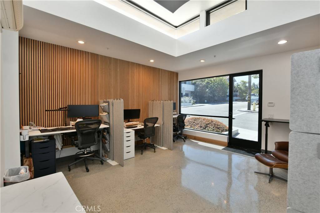 Manhattan Beach, CA 90266,627 Aviation WAY