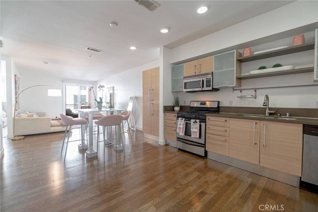 Los Angeles, CA 90017,1234 Wilshire BLVD #228