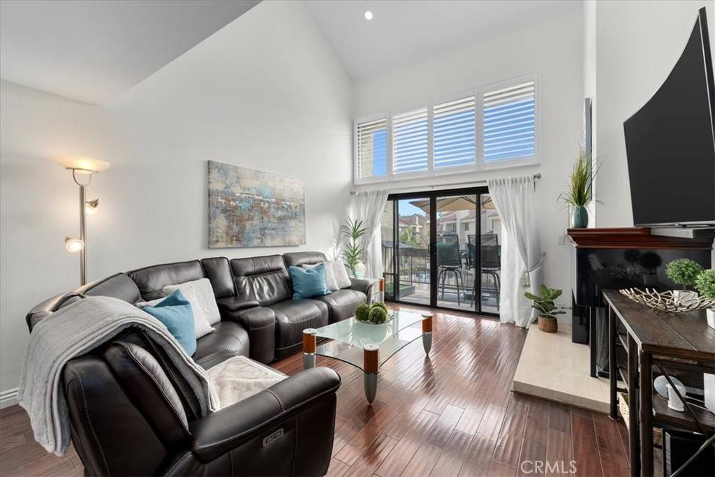 Playa Del Rey, CA 90293,8180 Manitoba ST #324
