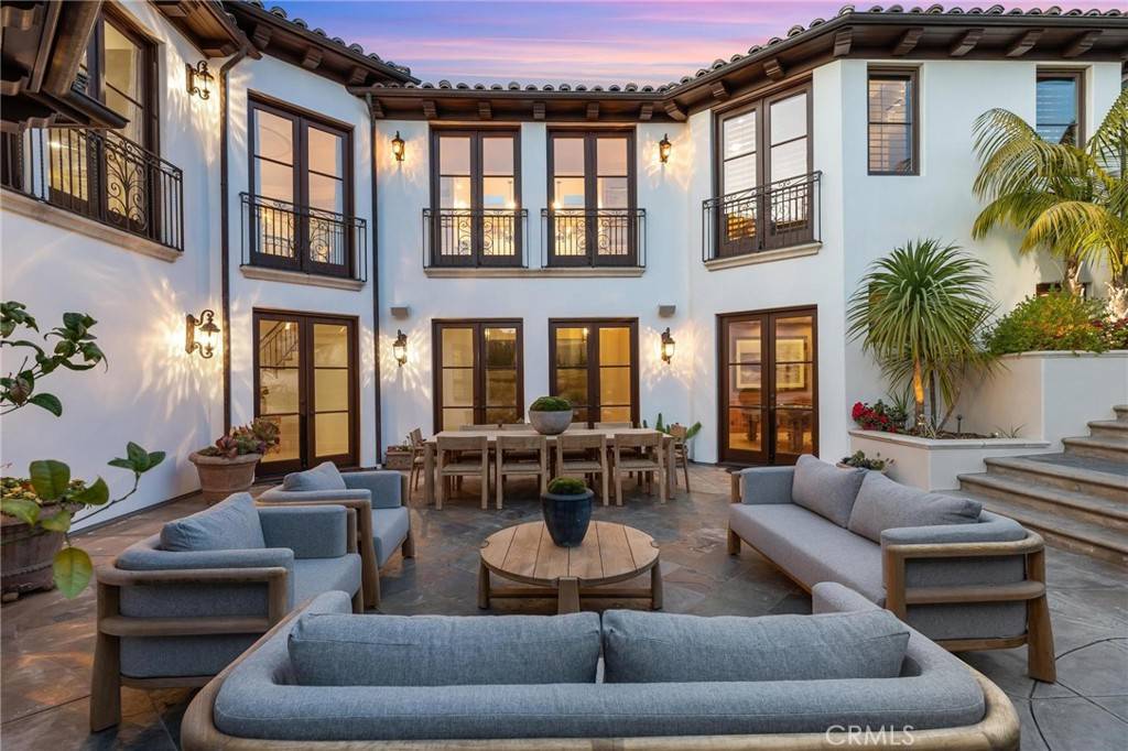 Manhattan Beach, CA 90266,212 John ST