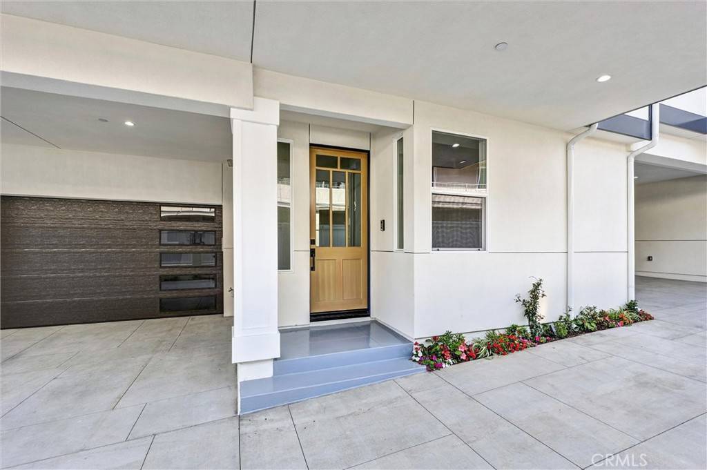 Redondo Beach, CA 90278,2416 CARNEGIE LN #B