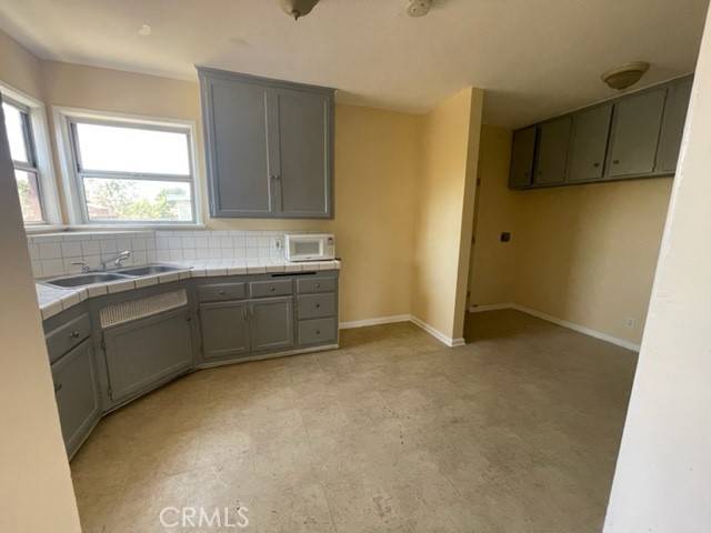 Los Angeles, CA 90059,10807 Compton AVE