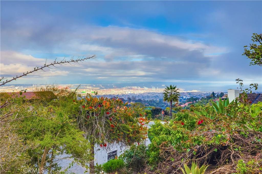 Rancho Palos Verdes, CA 90275,2934 Crownview DR