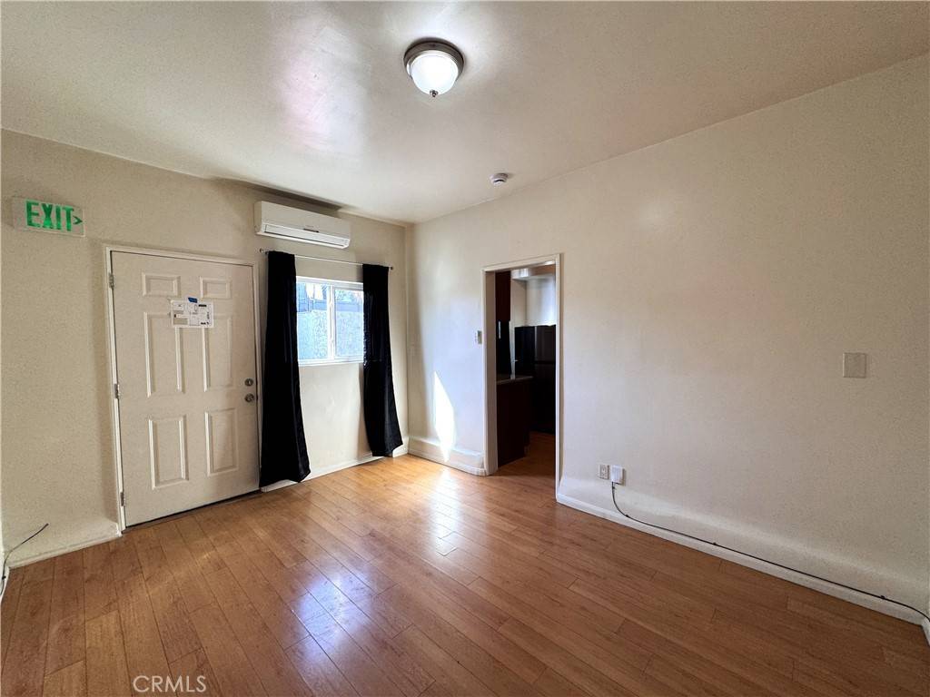 Los Angeles, CA 90043,7055 3rd AVE