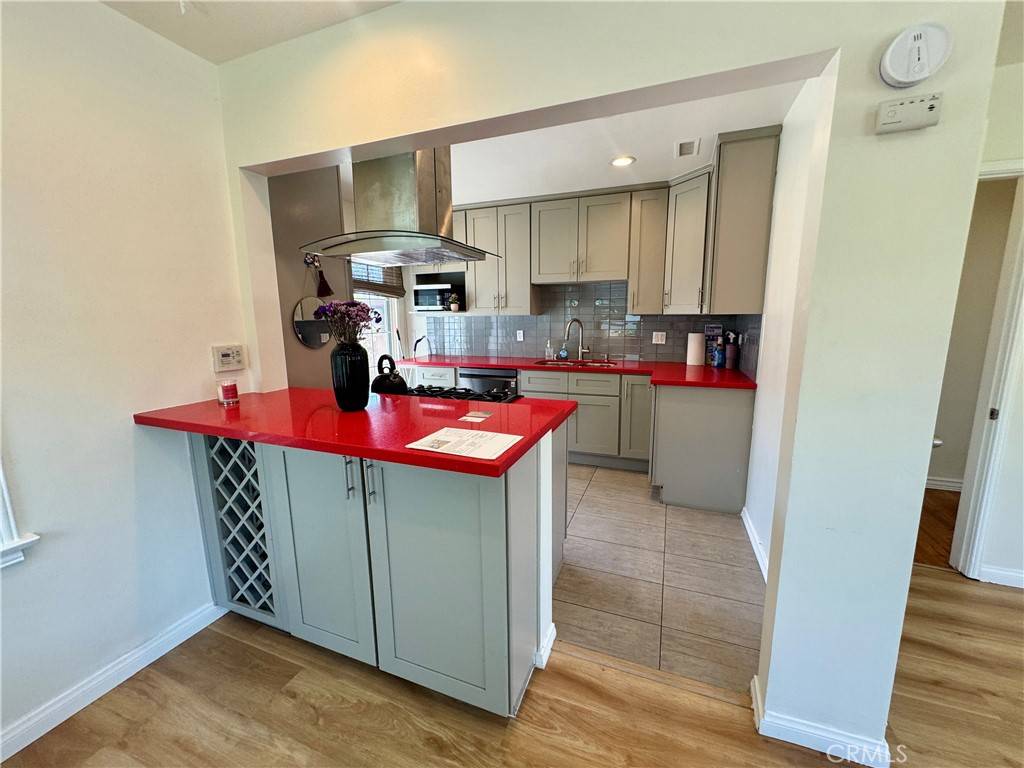 North Hollywood, CA 91606,6664 Ensign AVE