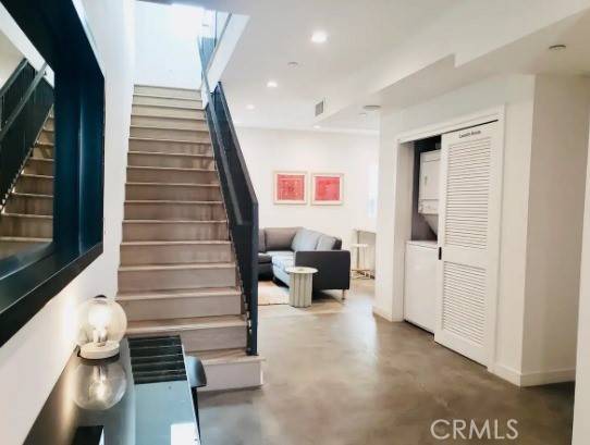 Los Angeles, CA 90016,2301 S Cloverdale AVE #2