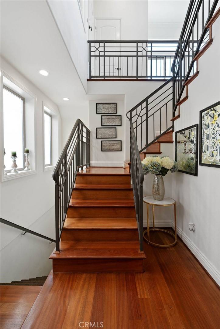 Hermosa Beach, CA 90254,619 10th ST