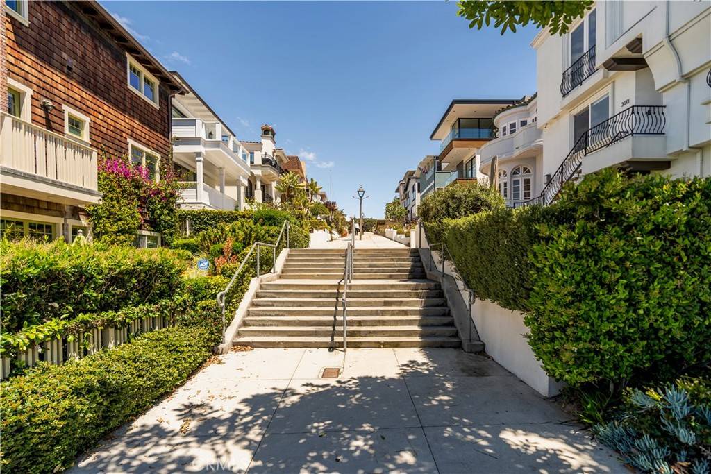 Manhattan Beach, CA 90266,300 19TH ST
