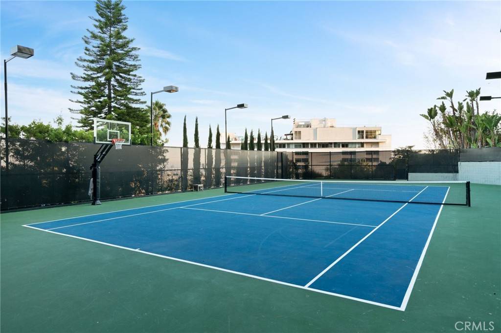 West Hollywood, CA 90069,1447 N Kings RD