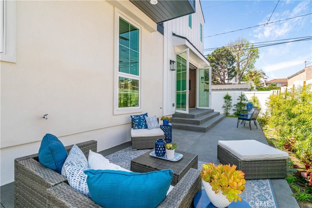 Redondo Beach, CA 90278,3202 Green LN