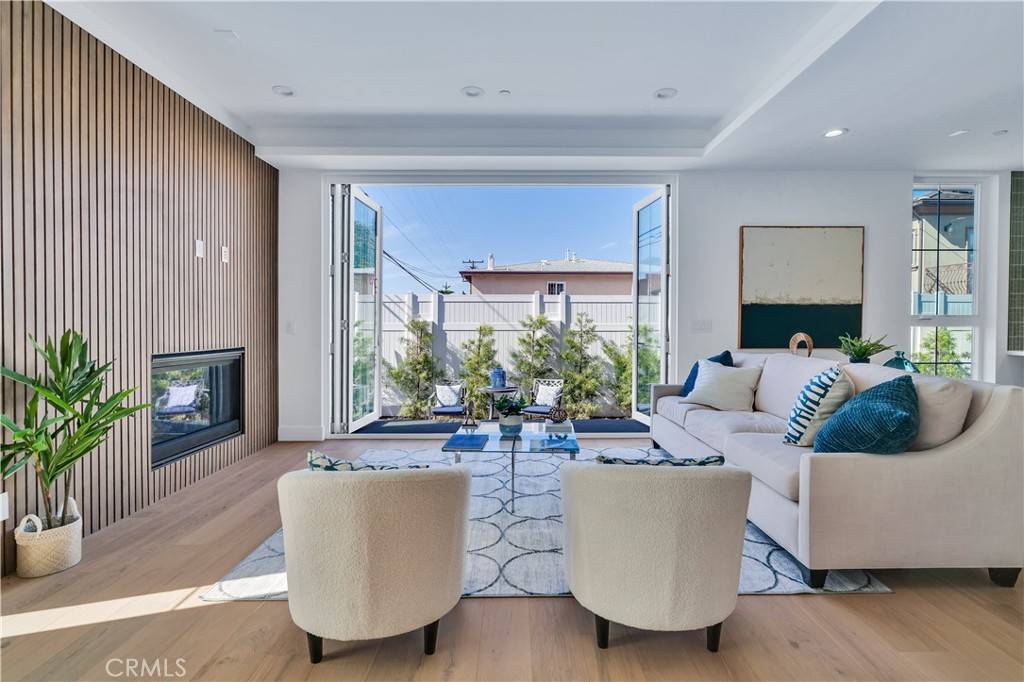 Redondo Beach, CA 90278,3202 Green LN