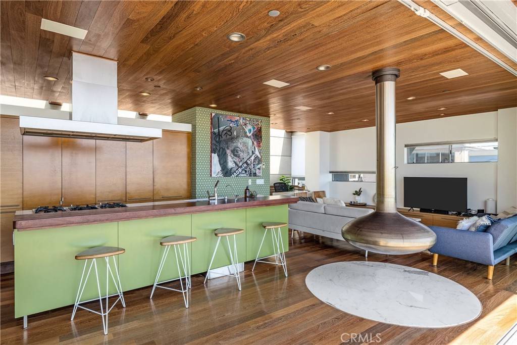 Manhattan Beach, CA 90266,217 9th ST