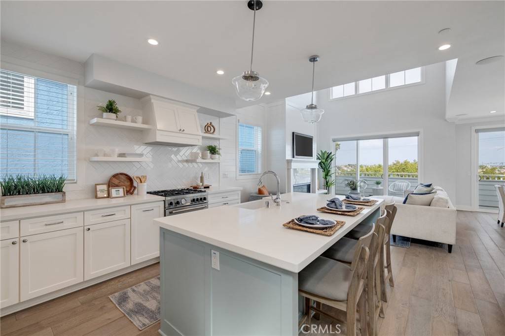 Redondo Beach, CA 90278,1524 Wollacott ST