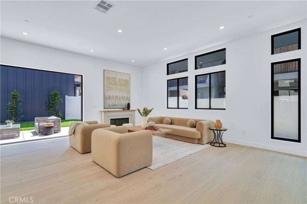 Redondo Beach, CA 90278,2306 Huntington LN #A