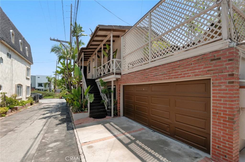 Los Angeles, CA 90292,3315 Strongs DR