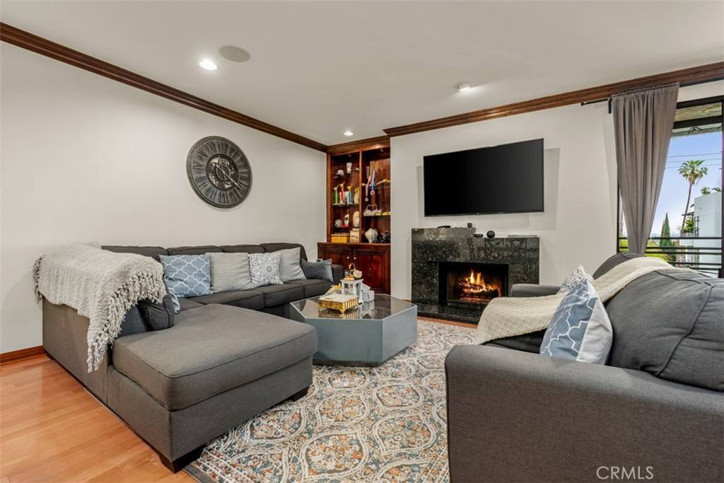Beverly Hills, CA 90210,450 N Oakhurst DR #304