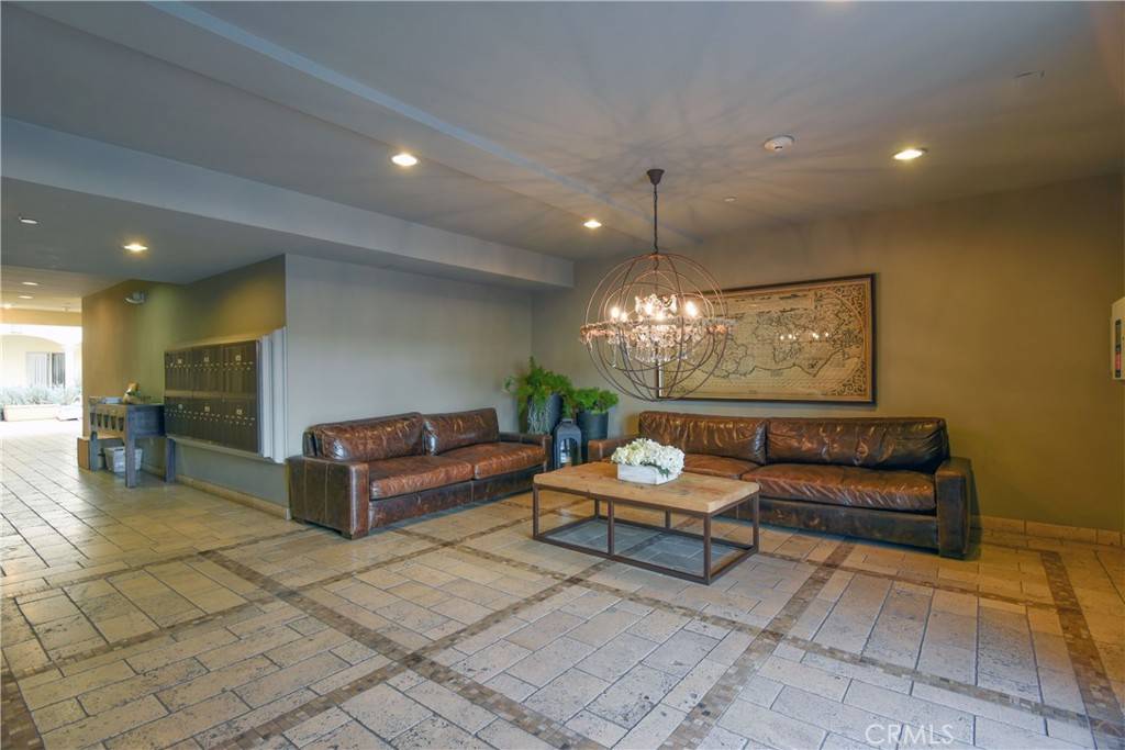 Los Angeles, CA 90049,11848 Kiowa AVE #106