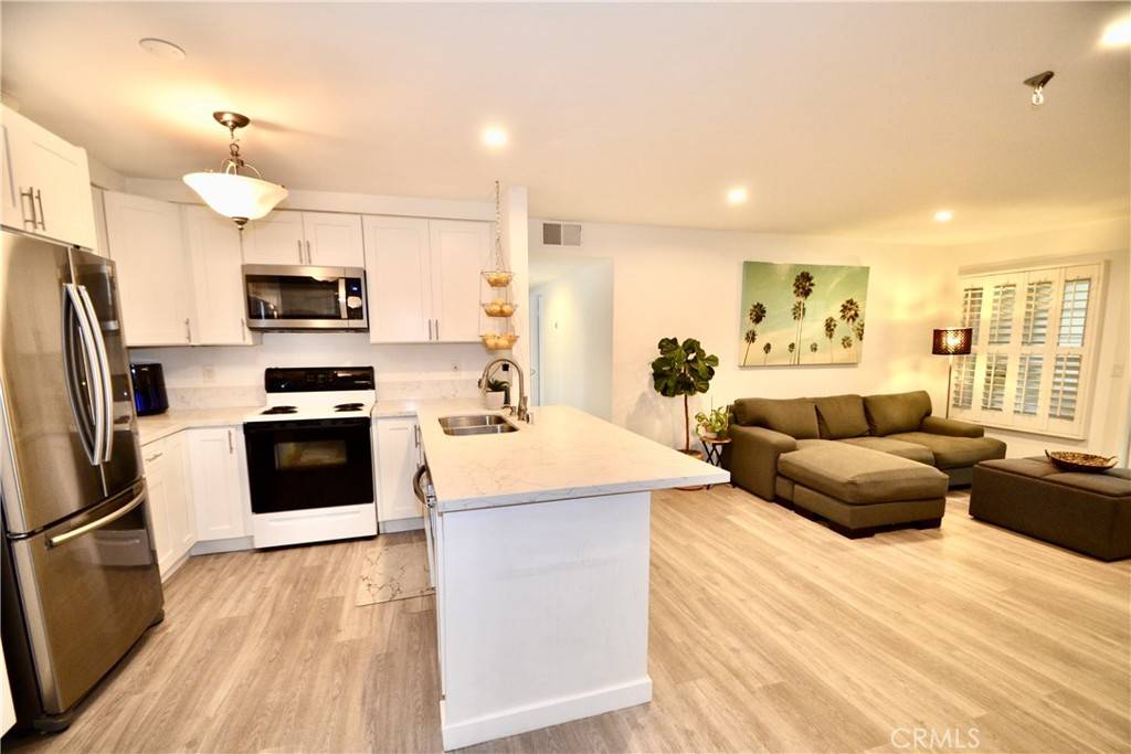 Inglewood, CA 90305,8712 Chessington DR #255D