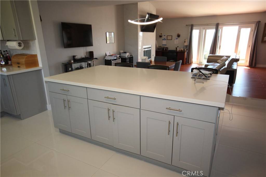 Redondo Beach, CA 90277,220 S Guadalupe AVE #5