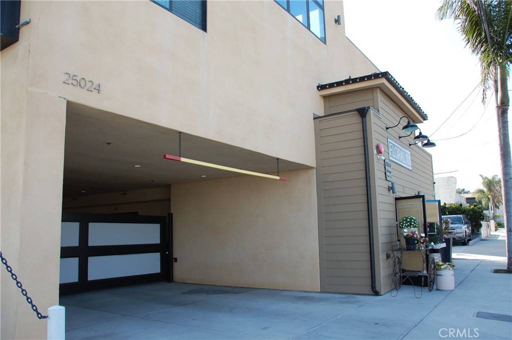 Lomita, CA 90717,25024 Narbonne AVE #1