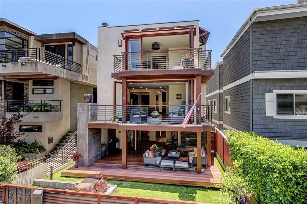 Manhattan Beach, CA 90266,436 32nd St.