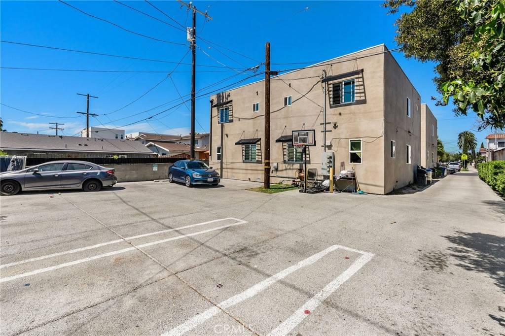 Los Angeles, CA 90037,816 W 47th ST