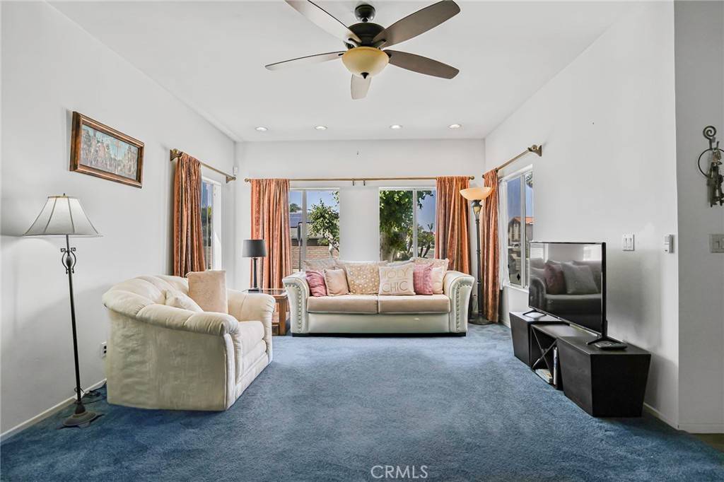 Huntington Beach, CA 92646,9522 Yellowstone DR