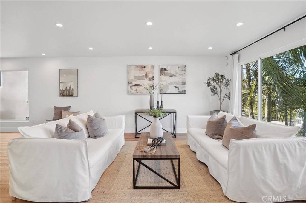 Manhattan Beach, CA 90266,2501 N Poinsettia AVE