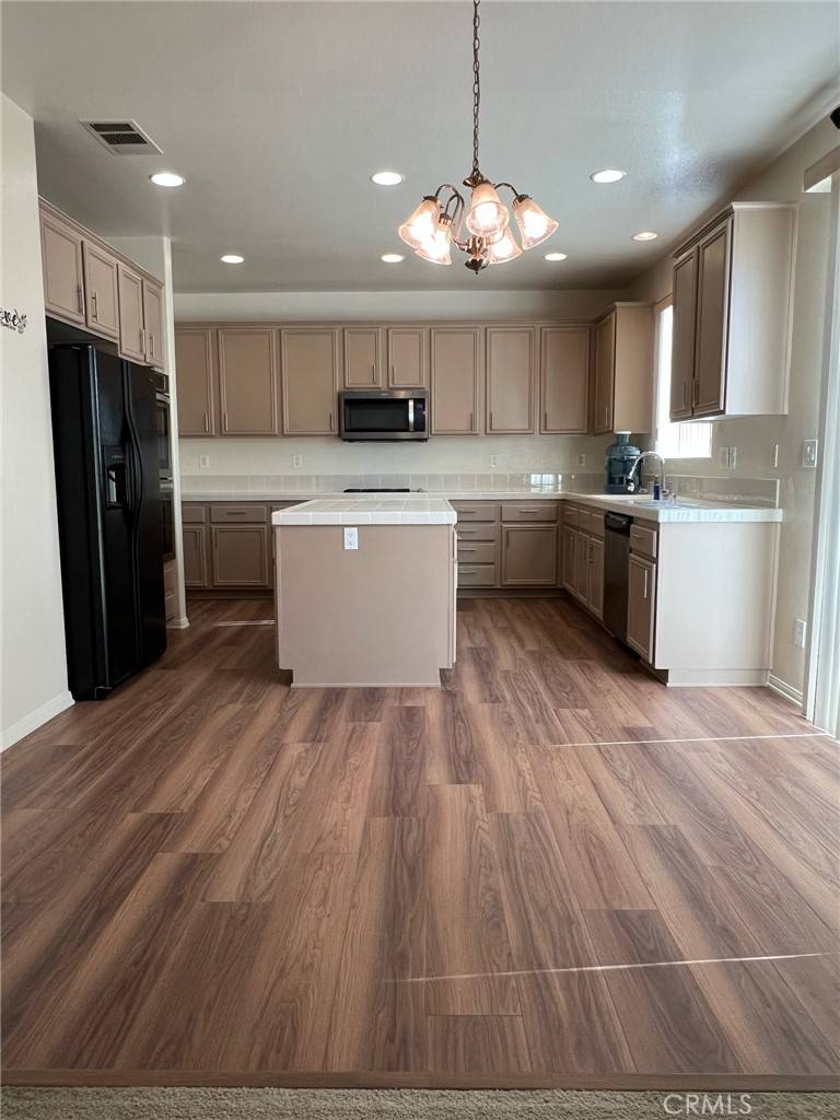 Eastvale, CA 91752,6933 Rio Grande DR