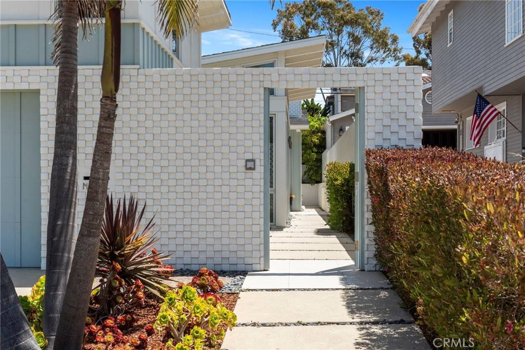 Manhattan Beach, CA 90266,2412 John ST