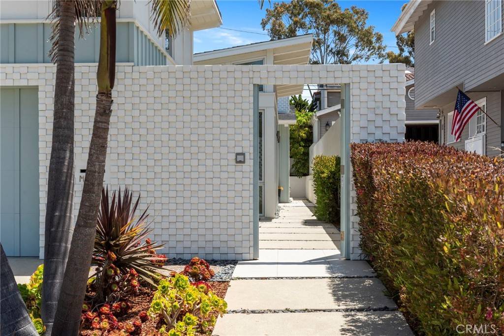 Manhattan Beach, CA 90266,2412 John ST