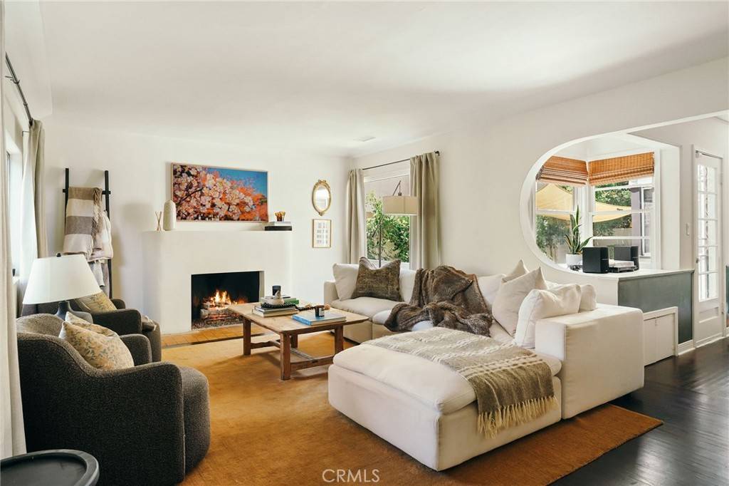 Los Angeles, CA 90034,2319 S Corning ST