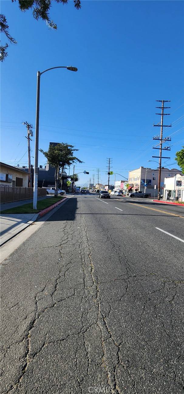 Los Angeles, CA 90001,6614 Compton AVE