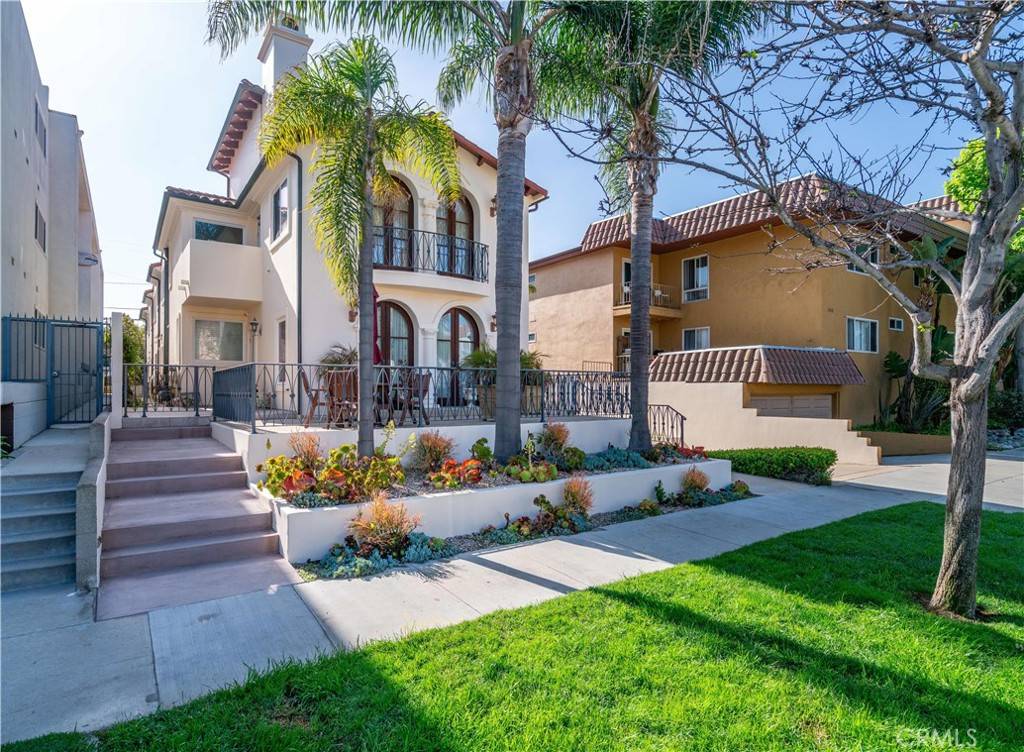 Redondo Beach, CA 90277,724 S Broadway #B