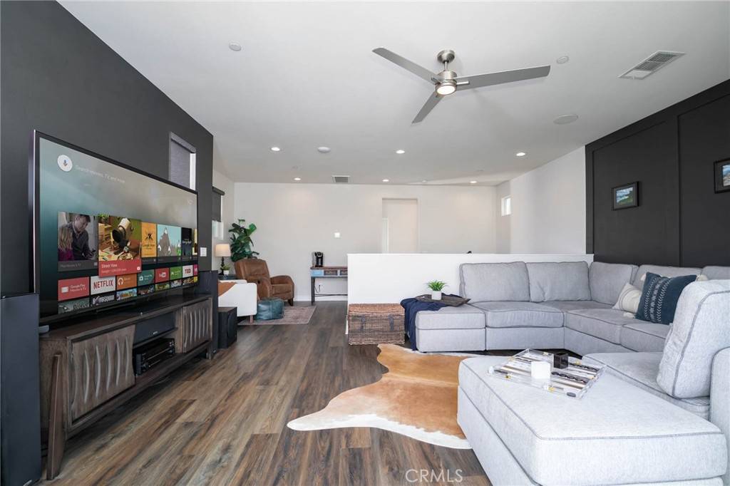 Inglewood, CA 90301,656 Daniel Freeman CIR