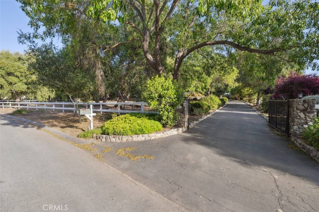Ojai, CA 93023,493 Montana CIR